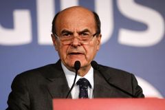 Bersani odmítl koalici s Berlusconim, tomu hrozí soud