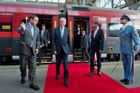 Do Prahy přijel vlakem rakouský prezident Van der Bellen. Zeman odřekl účast na fóru