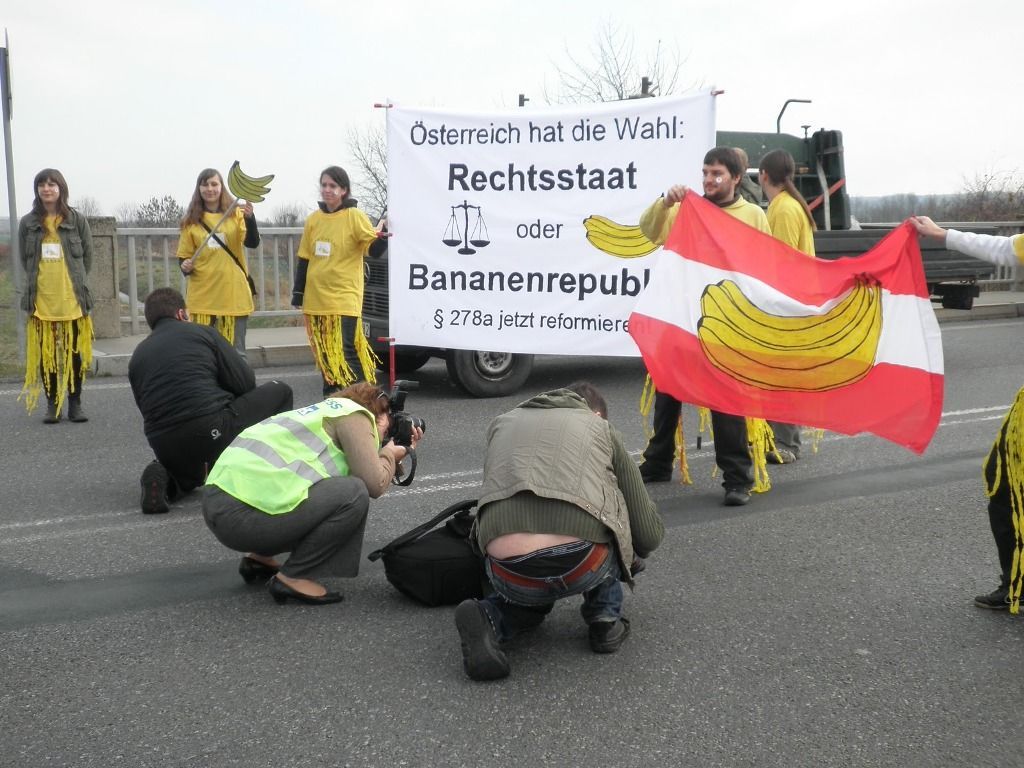 Banánový protest proti soudu s rakouskými ochránci zvířat