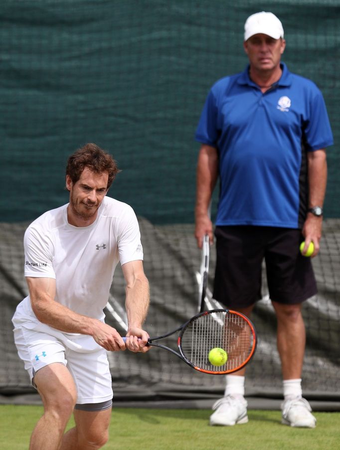 Ivan Lendl dohlíží na přípravu Brita Andyho Murrayho.