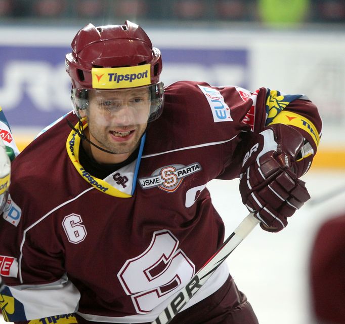 Hokejista klubu HC Sparta Praha Michal Broš v prvním kole hokejové Tipsport extraligy 2012/13 s Energií Karlovy Vary.