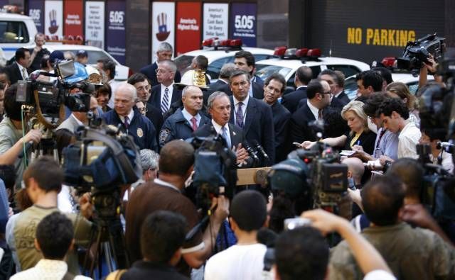 Starost New Yorku Michael Bloomberg uklidňuje občany na tiskové konferenci
