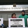 Hnutí Duha zabalilo poplenice pod stromeček
