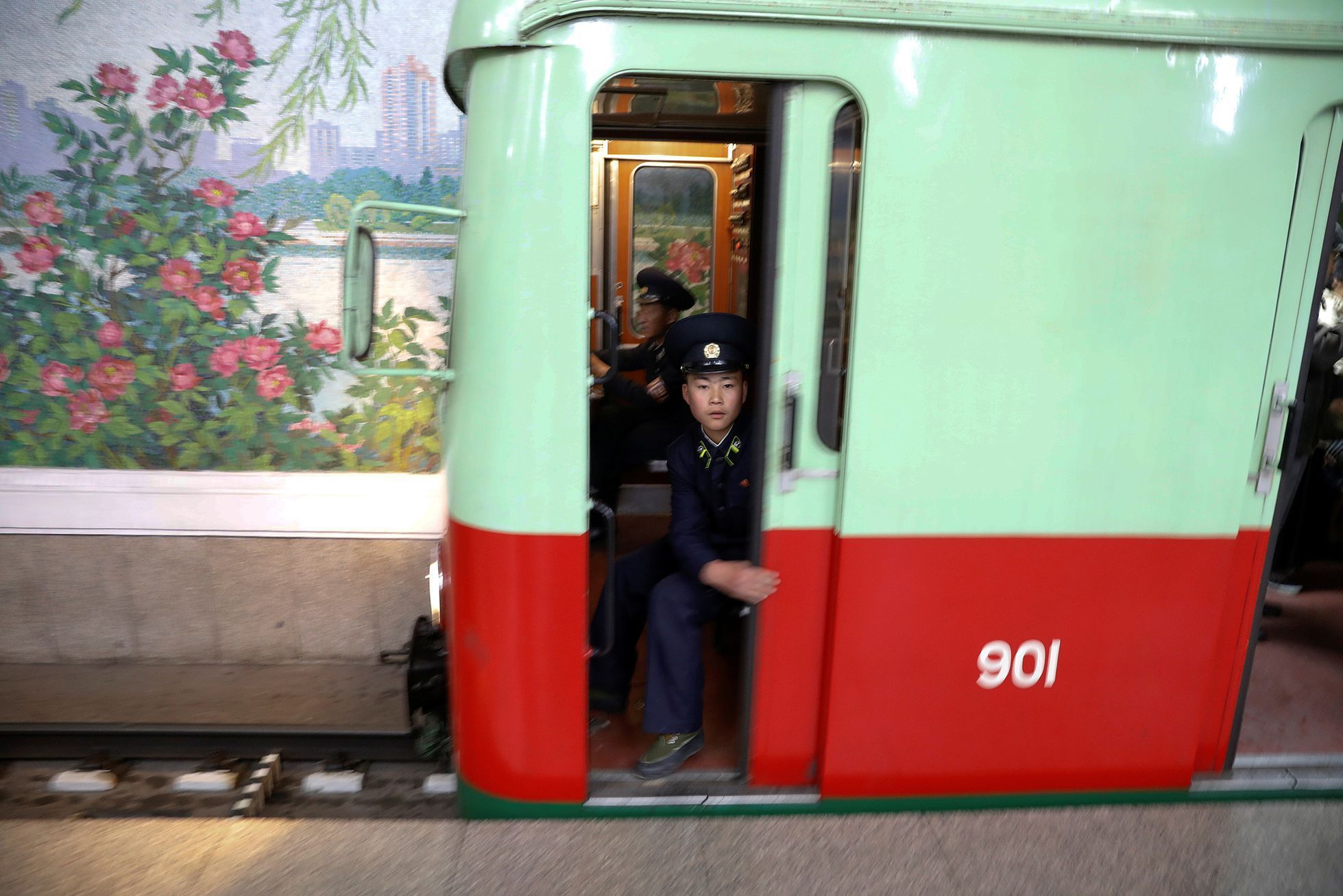 Fotogalerie / Tak vypadá metro v Severní Koreji / Reuters / 16