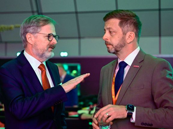 Premiér Petr Fiala a předseda STAN Vít Rakušan budou v úterý odpoledne jednat o napětí mezi oběma stranami kvůli aféře s bitcoiny.