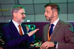 "Děláme tlustou čáru." ODS a STAN řešily pnutí po kauze s darem, Decroix kývla