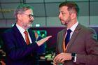 Tři scénáře, jak dopadne Fialova vláda. Jeden počítá s revoltou z vlastních řad