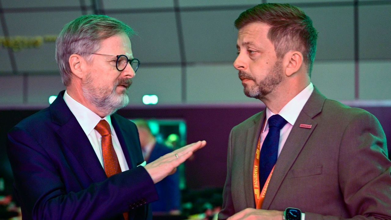 Tři scénáře, jak dopadne Fialova vláda. Jeden počítá s revoltou z vlastních řad