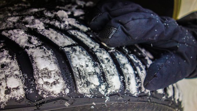 Zimní pneumatika, ilustrační foto.