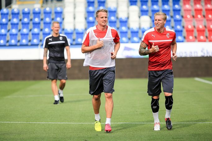 Tisková konference a trénink Viktorie Plzeň před 3. předkolem Ligy mistrů 2016. David Limberský a František Rajtoral