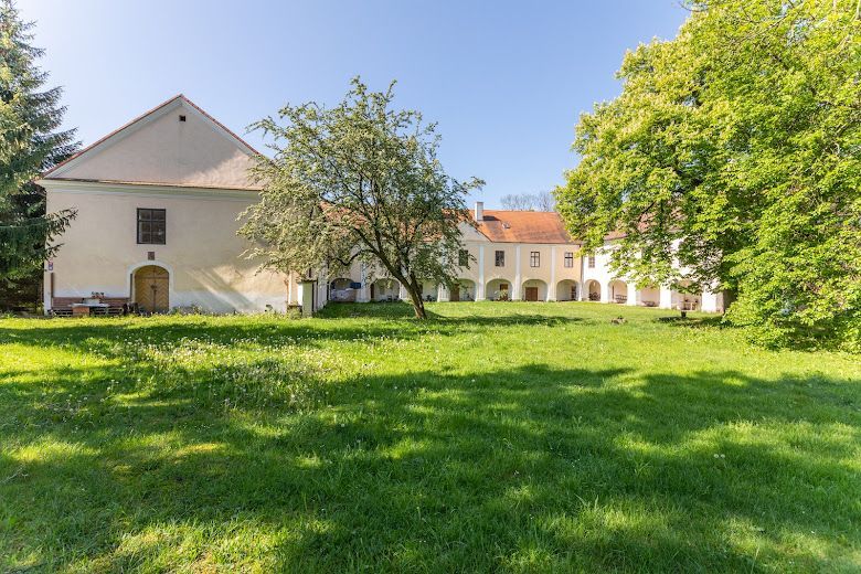 Zámek Měšice
