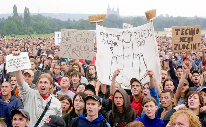 CzechTek 2005 byla legendární technoparty u Mlýnce, kterou ukončil kontroverzní policejní zásah. Ten vyvolal širokou veřejnou a politickou reakci.