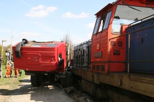 Srážka kamionu a vlaku u Čerčan