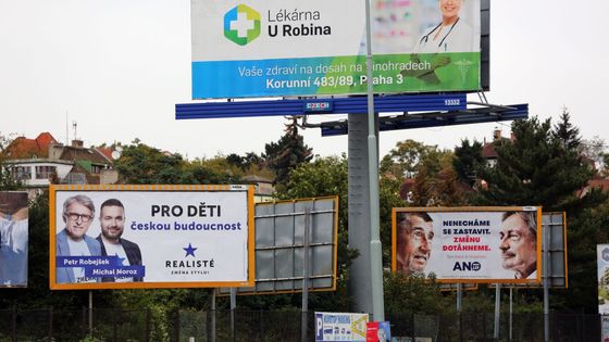 Fotoblog: Kluci a holky z plakátů. Procházka předvolebním znečištěním Prahy