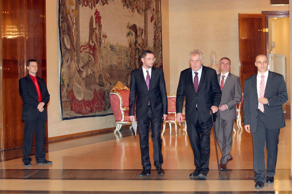 Zeman prý vládu jmenuje