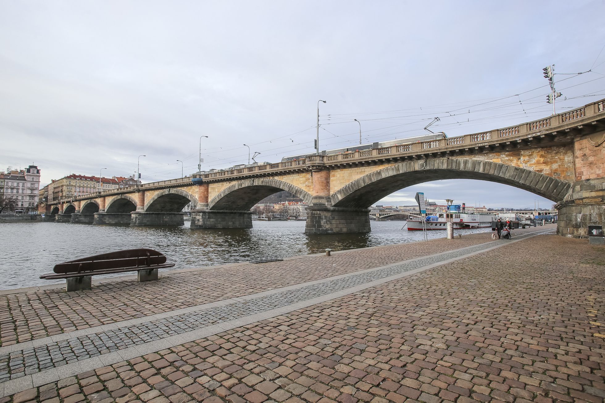 Velmi poškozené mosty v Praze podle TSK -  Most legií
