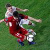 Český fotbalista Václav Pilař uniká s míčem před Polákem Lukaszem Piszczekem v utkání skupiny A na Euru 2012