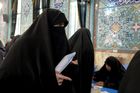 Írán se propadl do "normalizace". Volby tvrdý islamistický režim nezmění, vládne politická apatie
