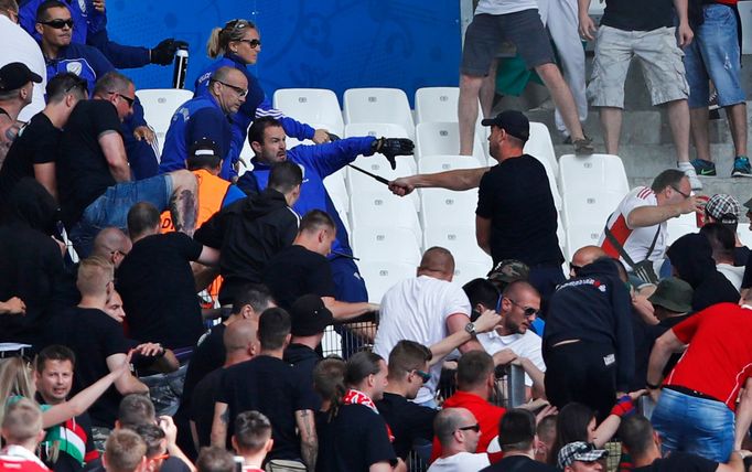 Euro 20161: výtržnosti maďarských fanoušků před zápasem s Islandem v Marseille - policie