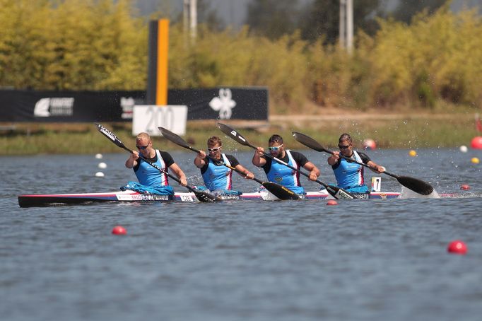 MS v rychlostní kanoistice 2018, finále mužského čtyřkajaku na 500 metrů: zleva Jakub Zavřel, Radek Šlouf, Josef Dostál a Jan Štěrba