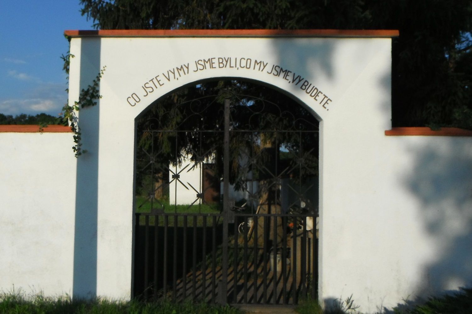 Cedule hřbitov hrob nápis vzkaz