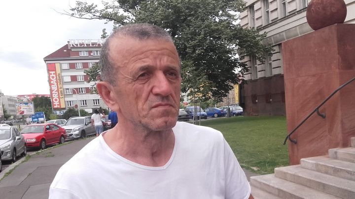 Policie se spletla a rozstřílela mu břicho. Po 23 letech vysoudil odškodné 150 tisíc