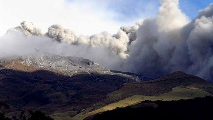 Vulkanologové zaznamenali v sopce vysoké 4276 metrů menší erupci a pravděpodobně budou následovat další