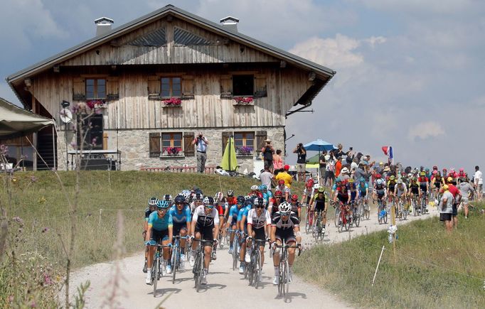 Peloton ve 10. etapě na Tour de France 2018