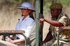 Další módní faux-pas Trumpové. V Keni pobouřila helmou, symbolem kolonialismu