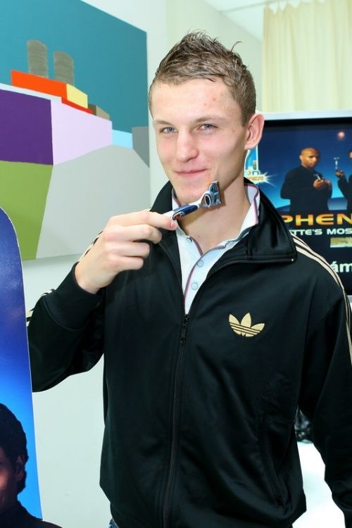 Gilette Tisková konference, Necid