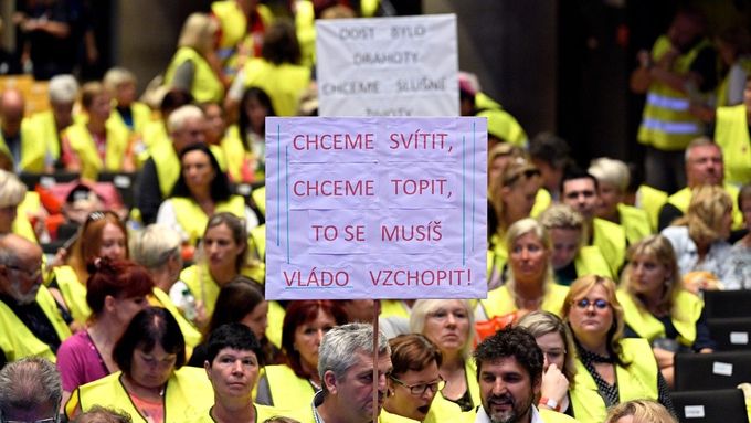 Demonstrace ČMKOS na Václavském náměstí proti chudobě