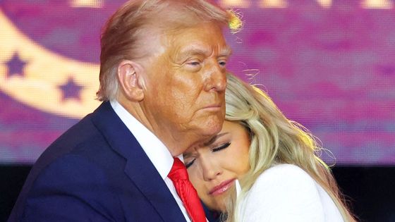 Trump a vdova Erika: Na pohřbu Charlieho Kirka se setkaly nenávist a odpuštění