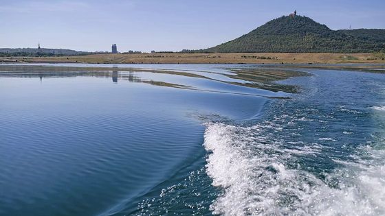 Větší než Máchovo a hlubší než orlická přehrada. Jezero Most se otevřelo návštěvníkům