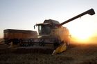 Evropské dotace pro zemědělce zřejmě klesnou. Unie chce omezit i podporu velkofarem