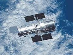 Hubbleův teleskop ve výšce 600 kilometrů nad Zemí.