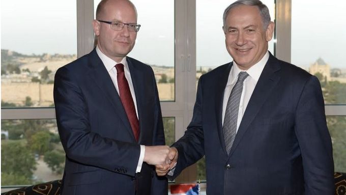 Fotku českého předsedy vlády Bohuslava Sobotky s izraelským premiérem Benjaminem Netanjahuem komentuje Martin Veselovský.