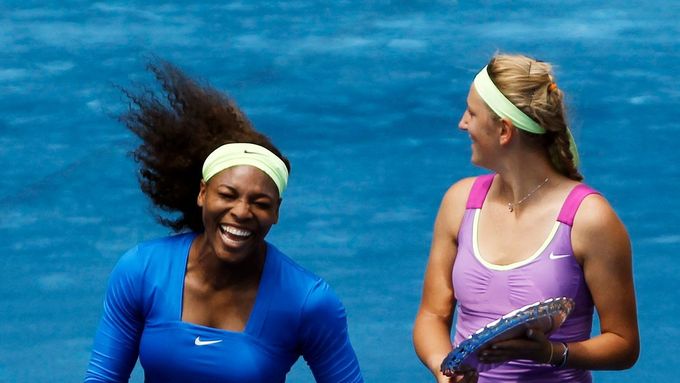Serena Williamsová (vlevo) a Victoria Azarenková