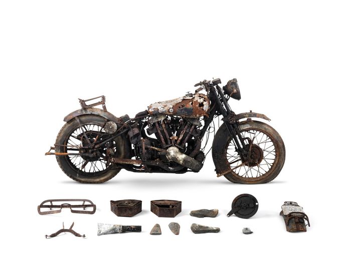 Brough Superior BS4 - Sběratelé platí i za zbytky vzácného motocyklu.