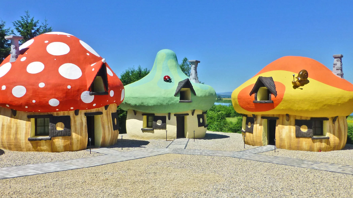 Sudy, houby i UFO. Divné hotely jsou investiční hit, bizarnosti jde najít i v Česku