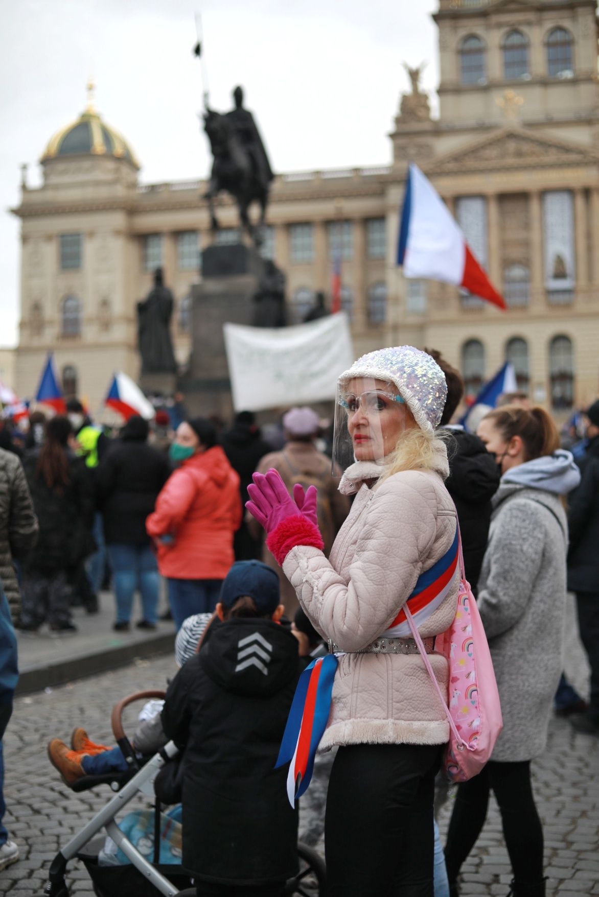 Demonstrace proti vládním protiepidemickým opatřením 17. listopadu na Václavském náměstí