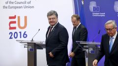 Ukrajincký prezident Petro Porošenko na konferenci s Evropskou komisí.