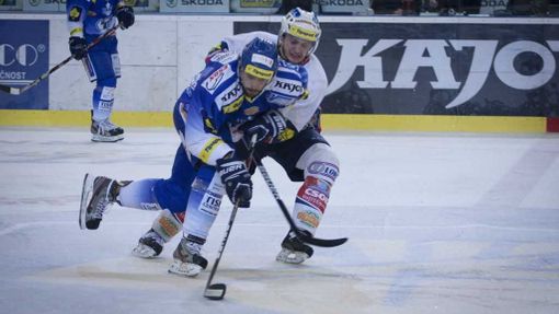 Souboj hokejistů Brna a Pardubic