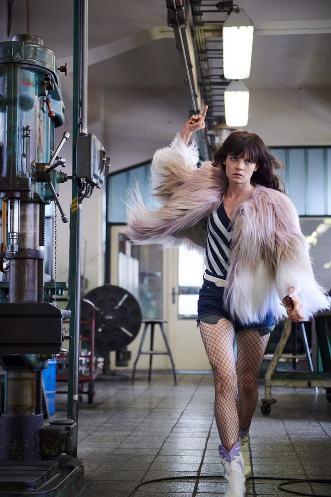 Jana McKinnonová jako Christiane.