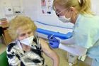 Vakcína AstraZeneca je v Česku pět dní, ještě ji nikdo nedostal. Bude pro zdravotníky