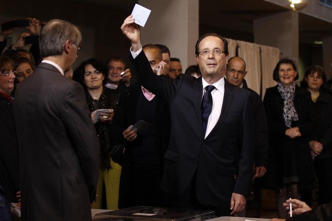 Francois Hollande volí v Tulle.