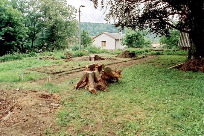 Svojšín (Plzeňský kraj). Obnova zámeckých zahrad a parku. Zatím to na zámecké zahrady moc nevypadá...