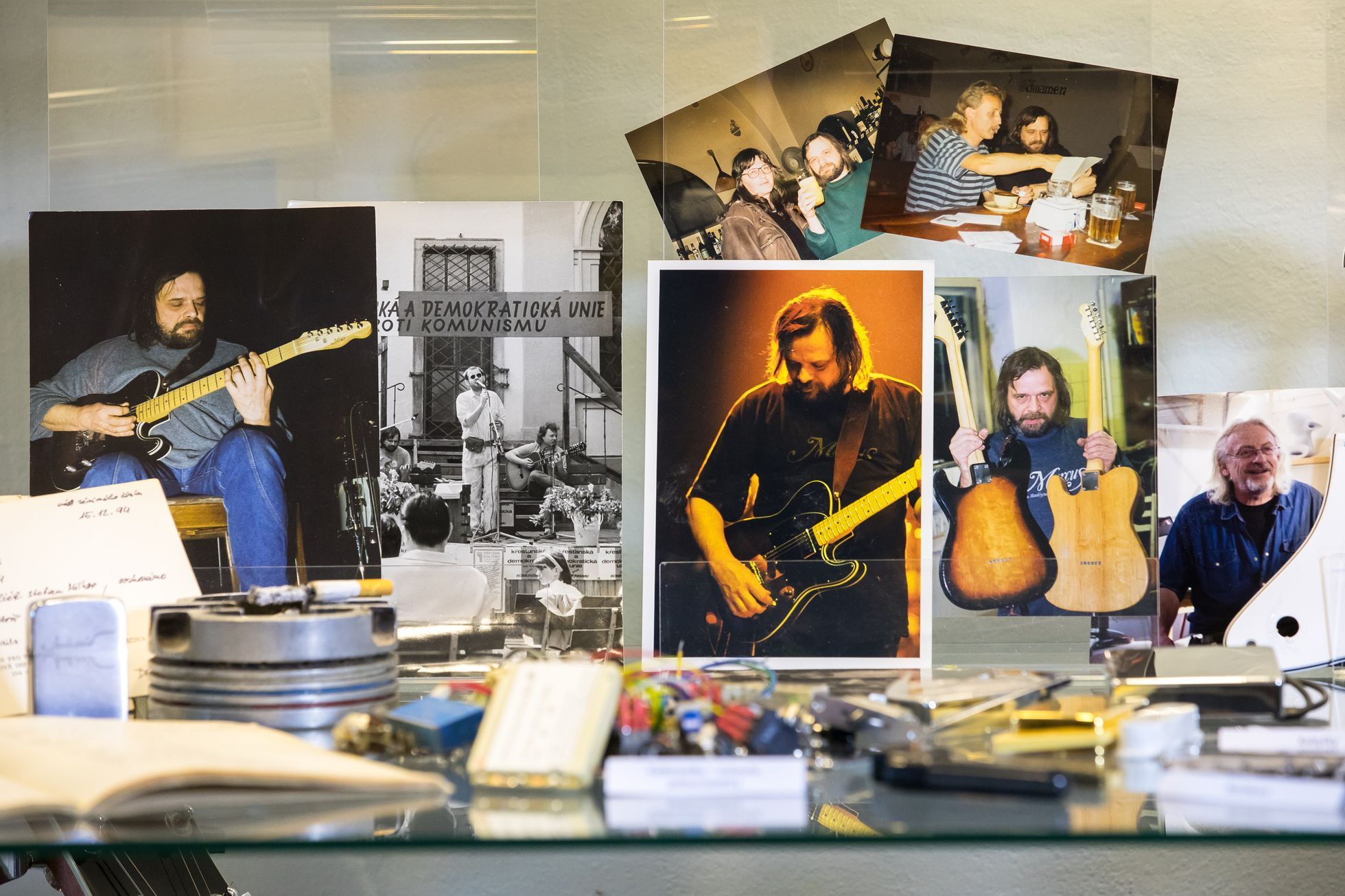 Výstava kytar Petera Jurkoviče, Regionální muzeum Jílové u Prahy