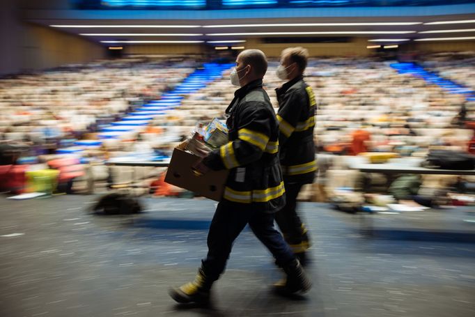 Záběr na sál Kongresového centra v Praze, kde bylo dne 4. 3. 2022 otevřeno centrum pro pomoc uprchlíkům z Ukrajiny.