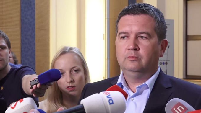 Jan Hamáček po jednání u prezidenta Miloše Zemana v Lánech (20. 8. 2019)