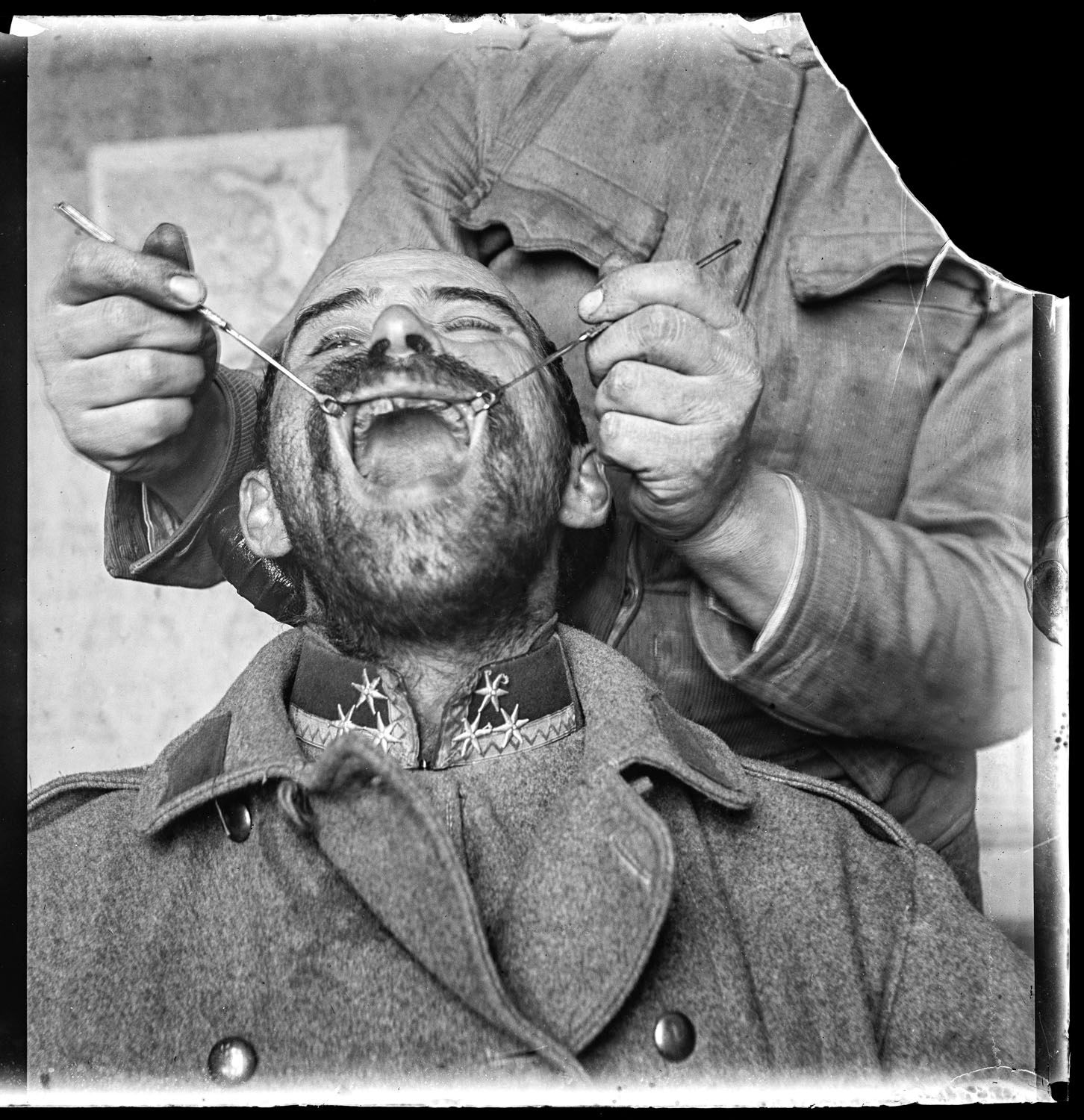 Negativy z popelnice, kniha, Martin Wágner, iniciativa, sbírka, archiv, Foto, fotografie, Magazín